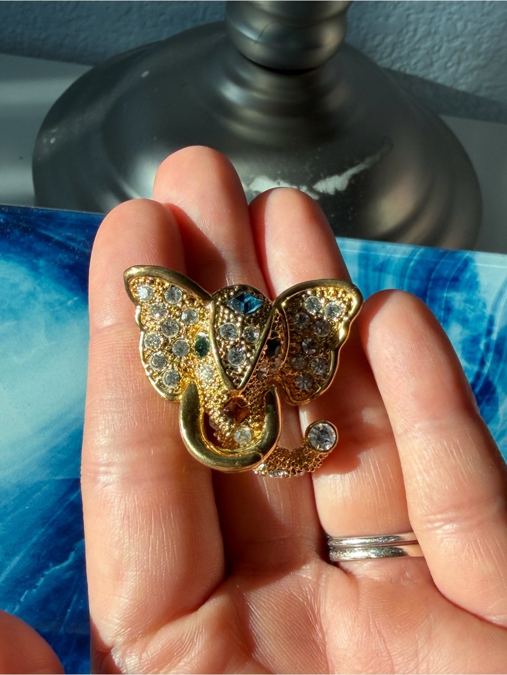 Vintage Gold Rhinestone Elephant Head Brooch Sparkly Pin ~1.5”
